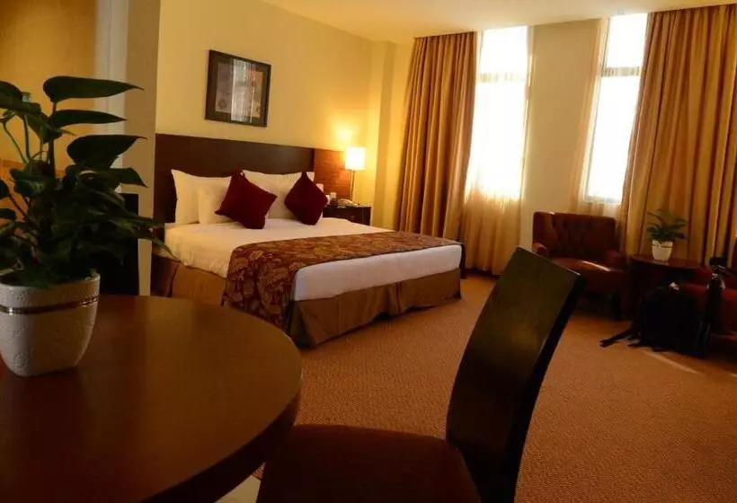 ホテル The Grand Puteri