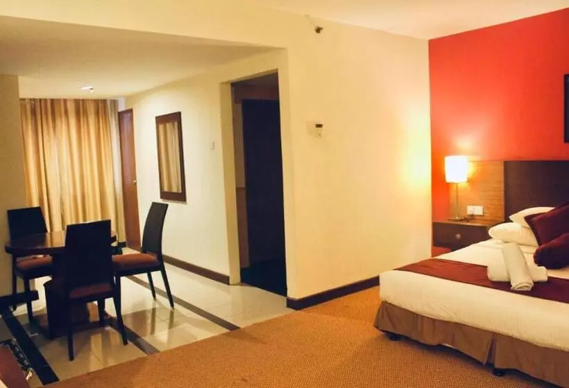 ホテル The Grand Puteri