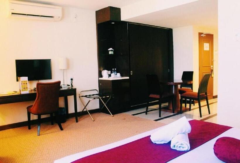 Отель The Grand Puteri