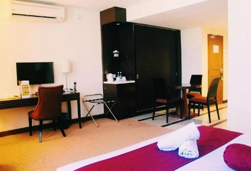 ホテル The Grand Puteri