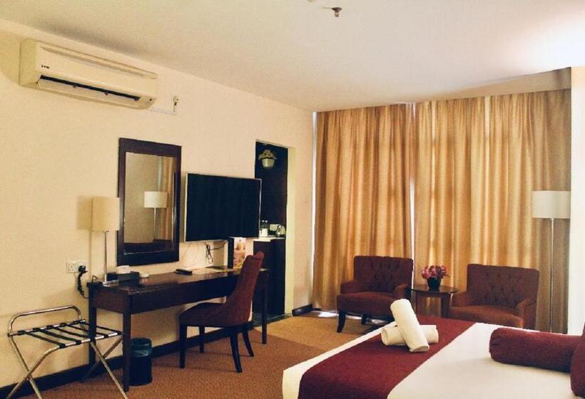 Отель The Grand Puteri