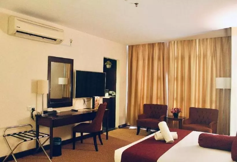 ホテル The Grand Puteri