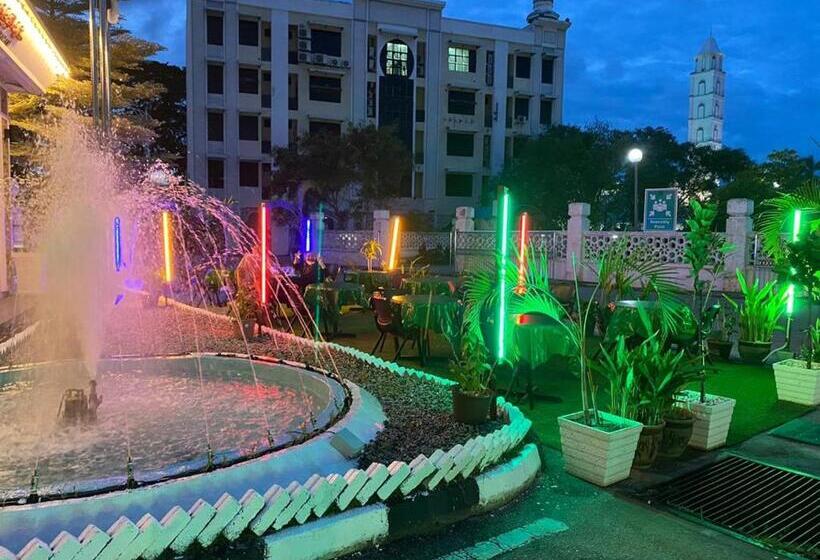 Отель The Grand Puteri