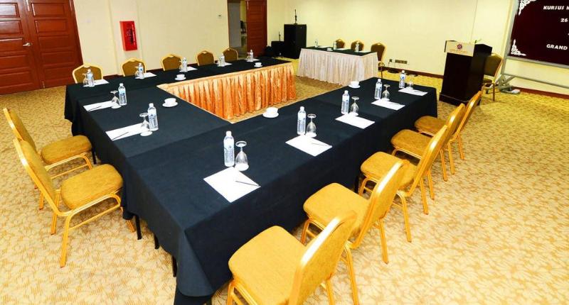 Отель The Grand Puteri