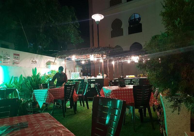 Отель The Grand Puteri