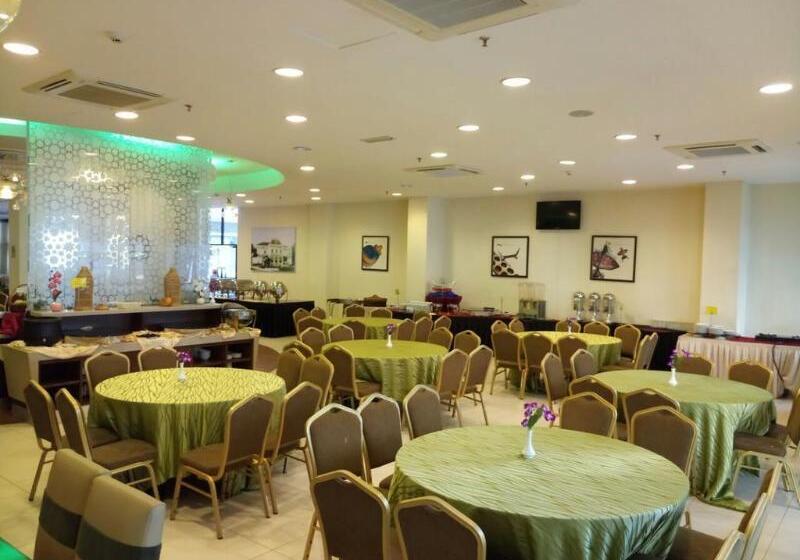 Отель The Grand Puteri