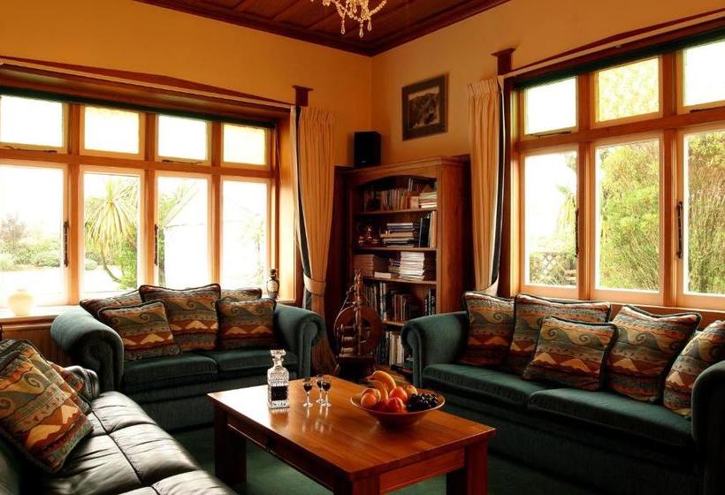 בית מלון כפרי Holly Homestead B&b