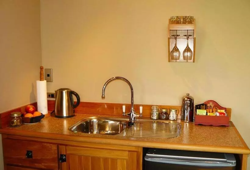 בית מלון כפרי Holly Homestead B&b