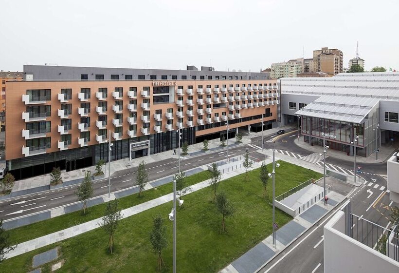 فندق NH Parma