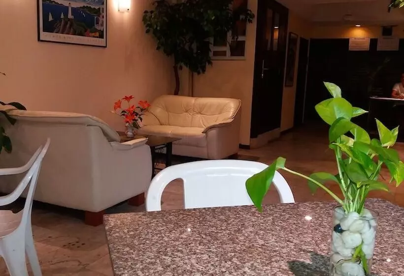 Hotelli Paradise Inn