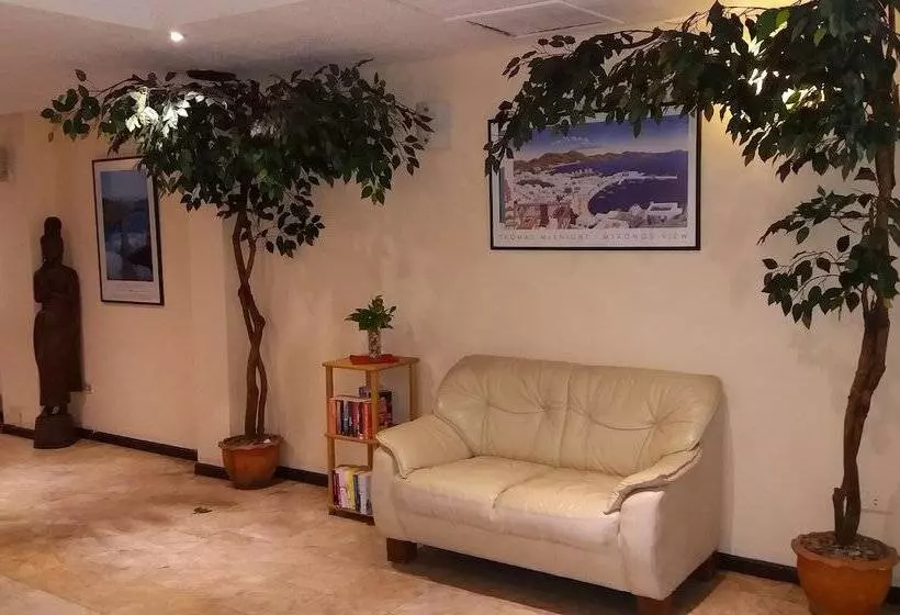 Hotelli Paradise Inn