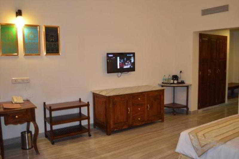 Отель The Pratap Palace