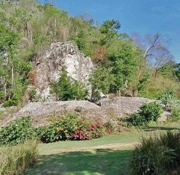 Baanrai Saiyoknoi Resort