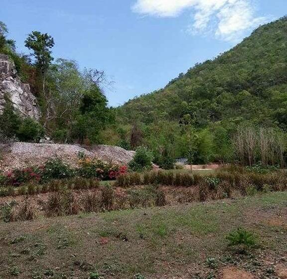 Baanrai Saiyoknoi Resort