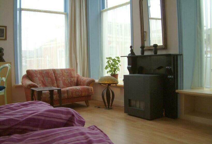 مبيت وإفطار Bij De Kunstenaars