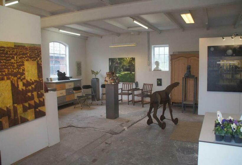 مبيت وإفطار Bij De Kunstenaars