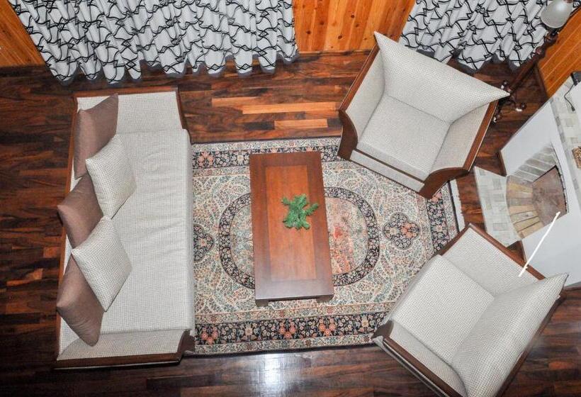 Bed and Breakfast The Hill Town Cottage