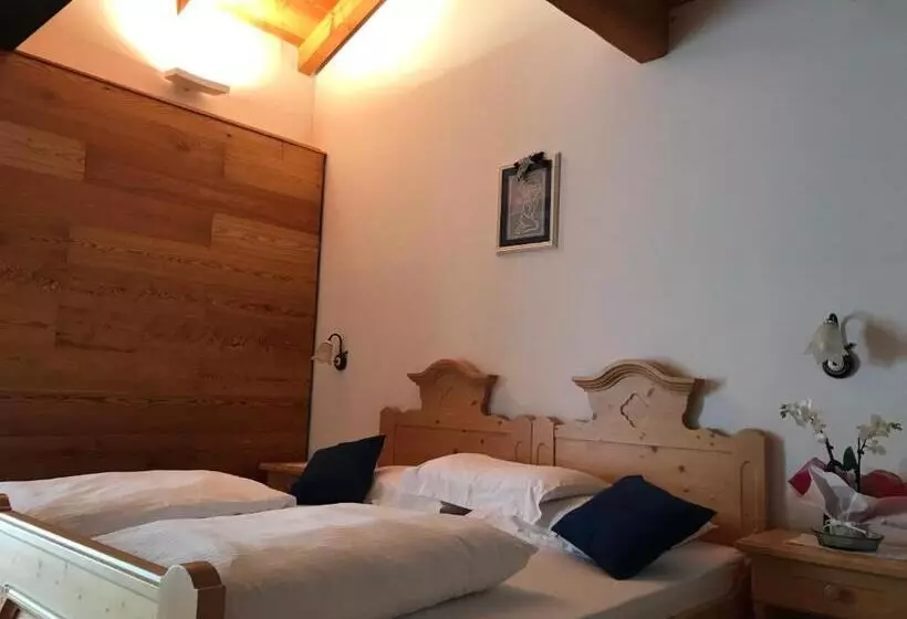 Hotelli Agritur Dalaip Dei Pape