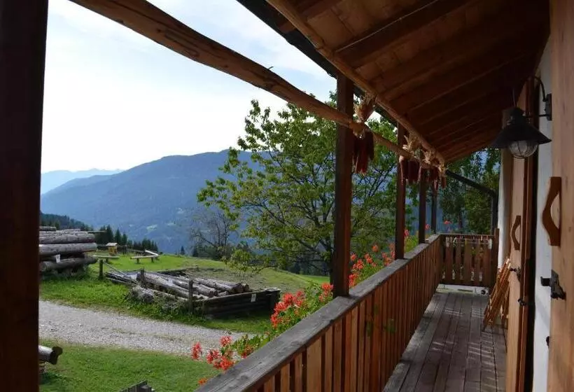 Hotelli Agritur Dalaip Dei Pape