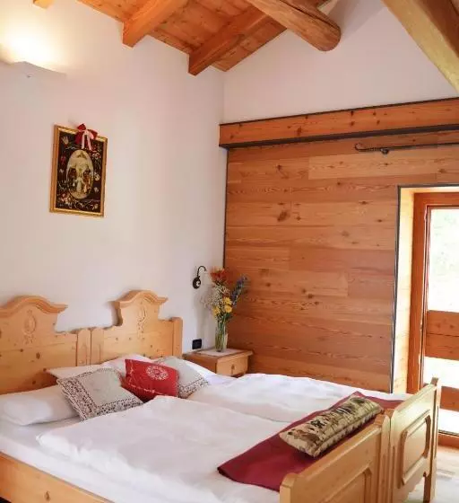 Hotelli Agritur Dalaip Dei Pape