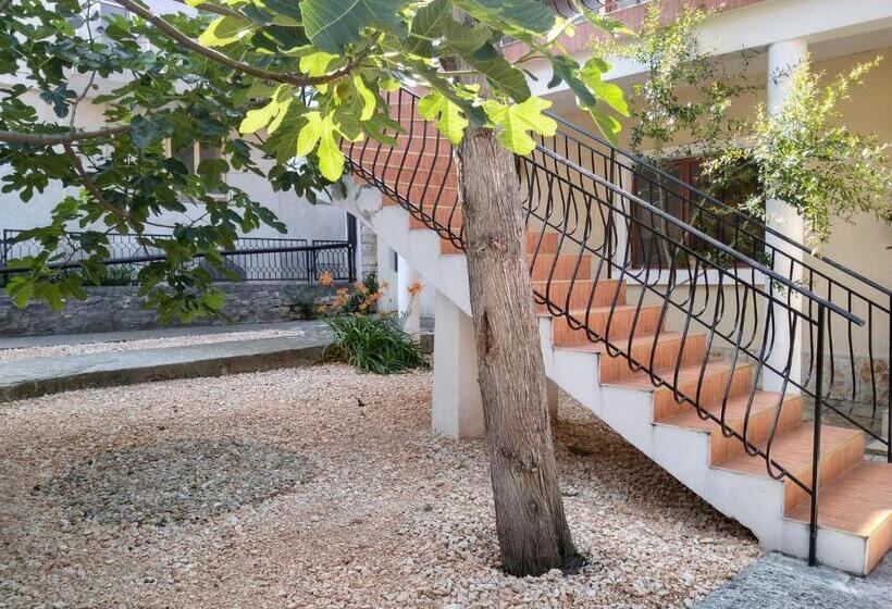 פנסיון Guest House Yoanna