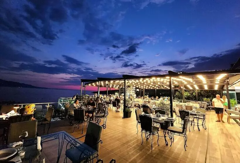 ホテル Apollon Sarande