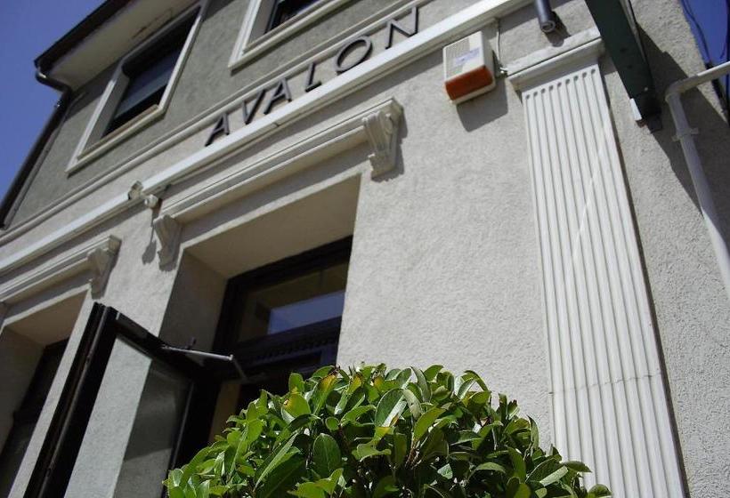 هتل Avalon Rooms