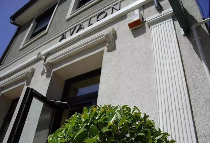 هتل Avalon Rooms
