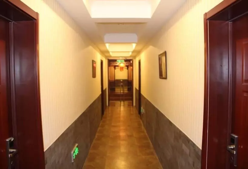 Отель Beijing Hyde Courtyard