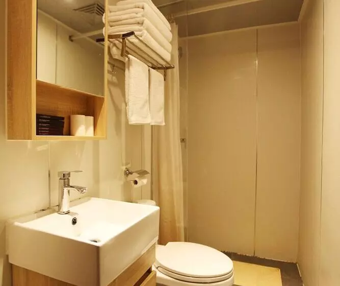 Отель Beijing Hyde Courtyard