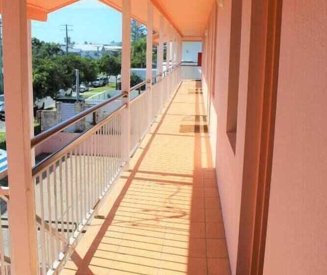 فندق Camden Motor Inn