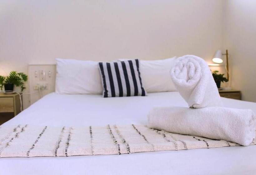 فندق Camden Motor Inn