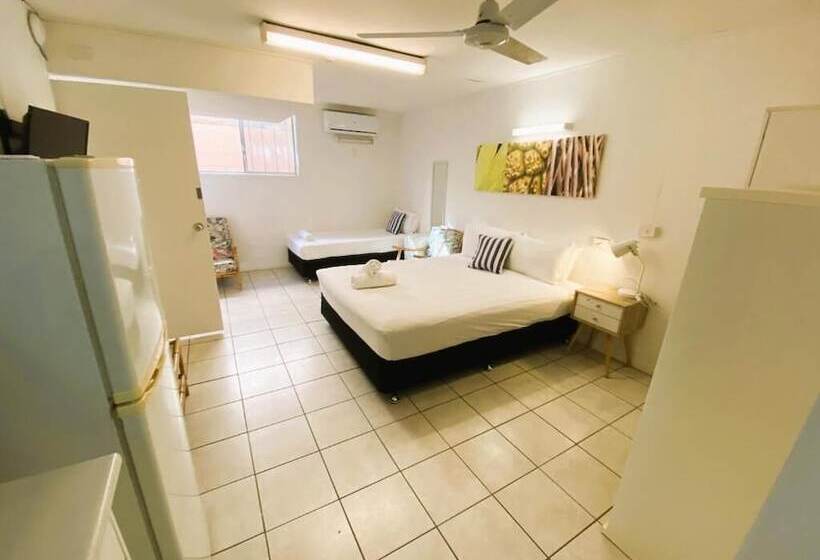 فندق Camden Motor Inn