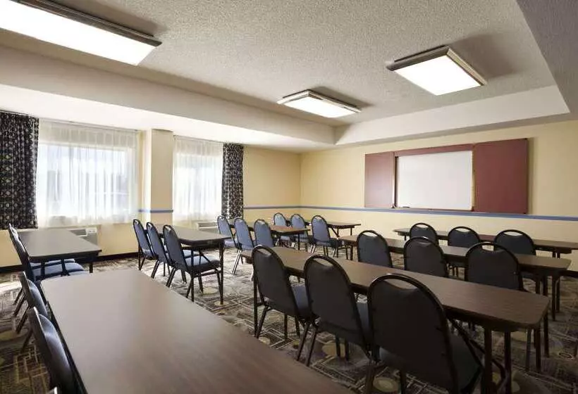 Hotelli Days Inn & Suites By Wyndham Rancho Cordova