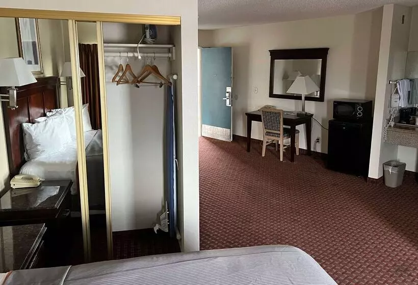 Hotelli Days Inn & Suites By Wyndham Rancho Cordova