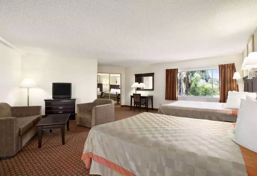 Hotelli Days Inn & Suites By Wyndham Rancho Cordova