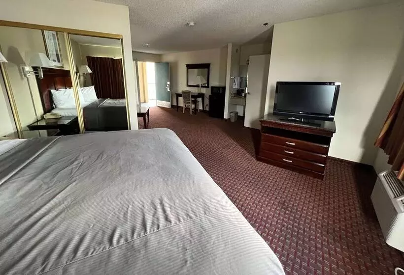 Hotelli Days Inn & Suites By Wyndham Rancho Cordova