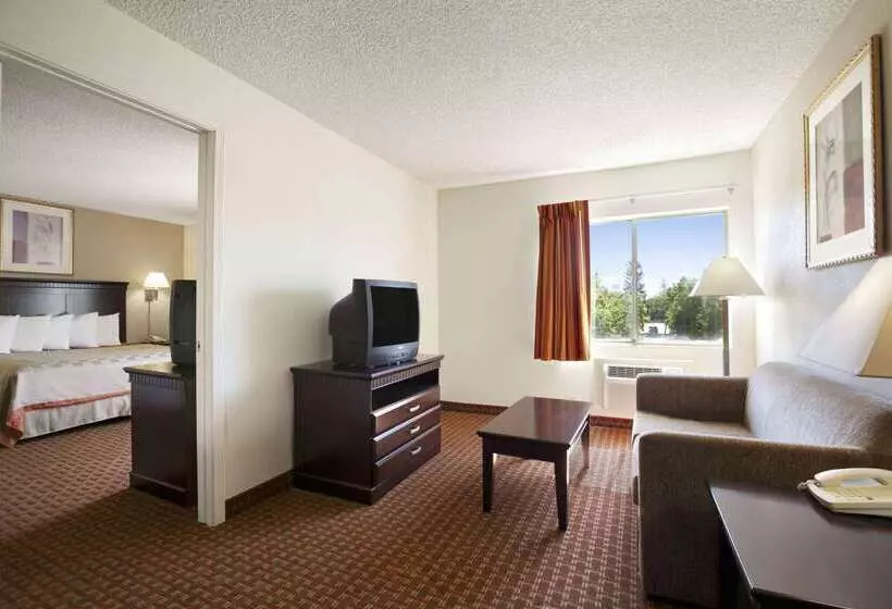 Hotelli Days Inn & Suites By Wyndham Rancho Cordova