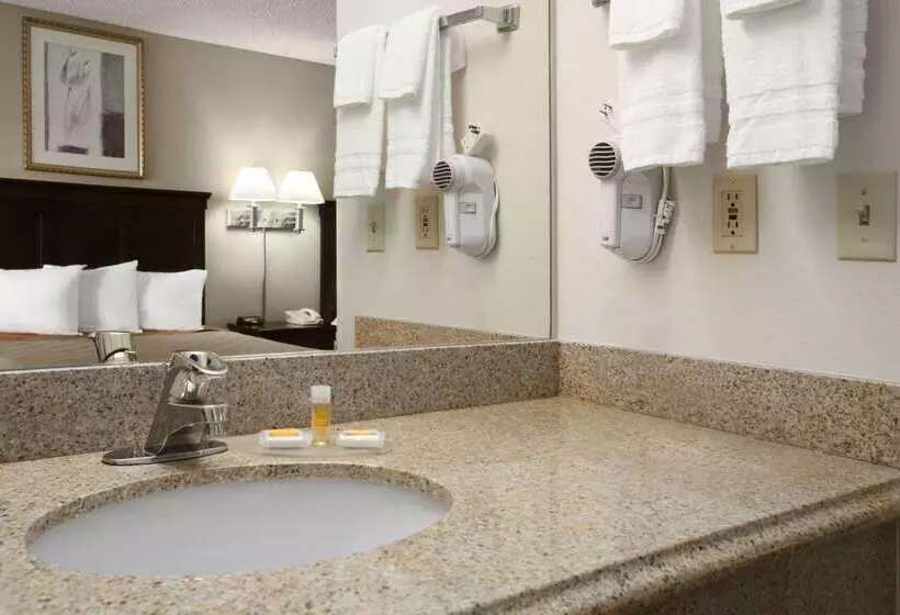 Hotelli Days Inn & Suites By Wyndham Rancho Cordova