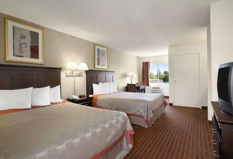 Hotelli Days Inn & Suites By Wyndham Rancho Cordova