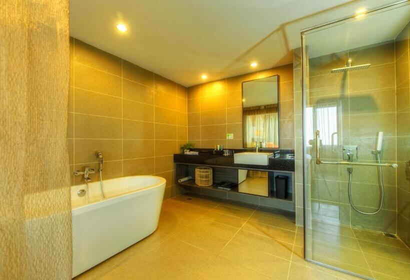 فندق Grand Alora