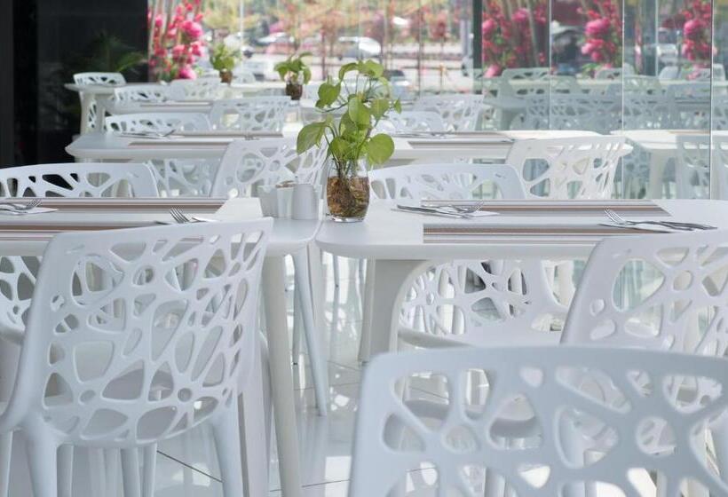 فندق Grand Alora