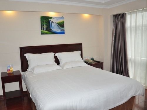Отель Greentree Inn Chongqing North Railway Station Expr