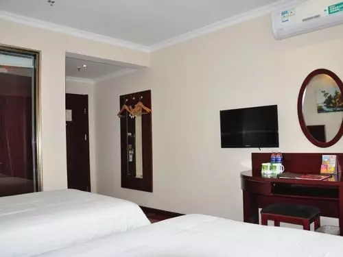 Отель Greentree Inn Chongqing North Railway Station Expr