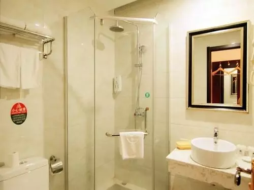 Отель Greentree Inn Chongqing North Railway Station Expr