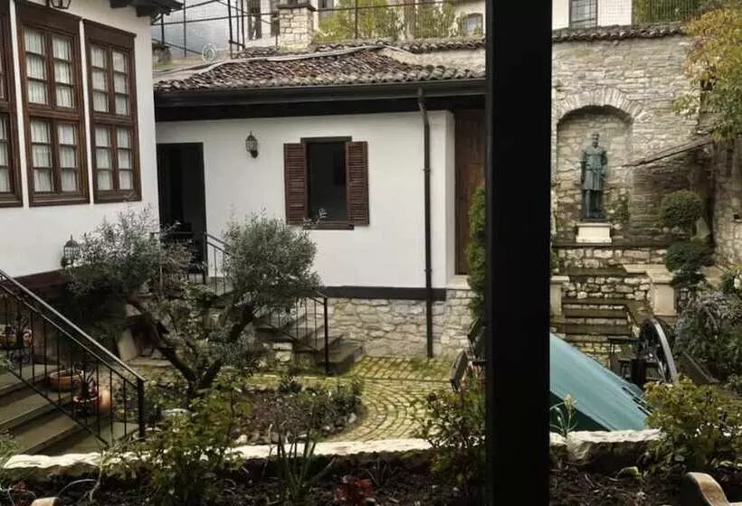 בית מלון כפרי Mangalemi