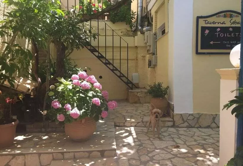 Sebastians Family Hotel & Taverna