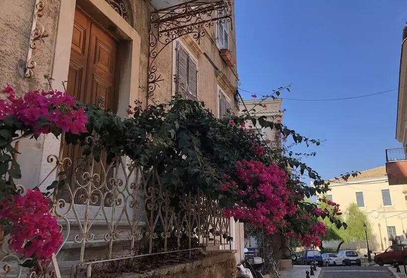 Sebastians Family Hotel & Taverna