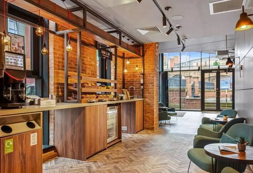 Отель Roomzzz Newcastle City