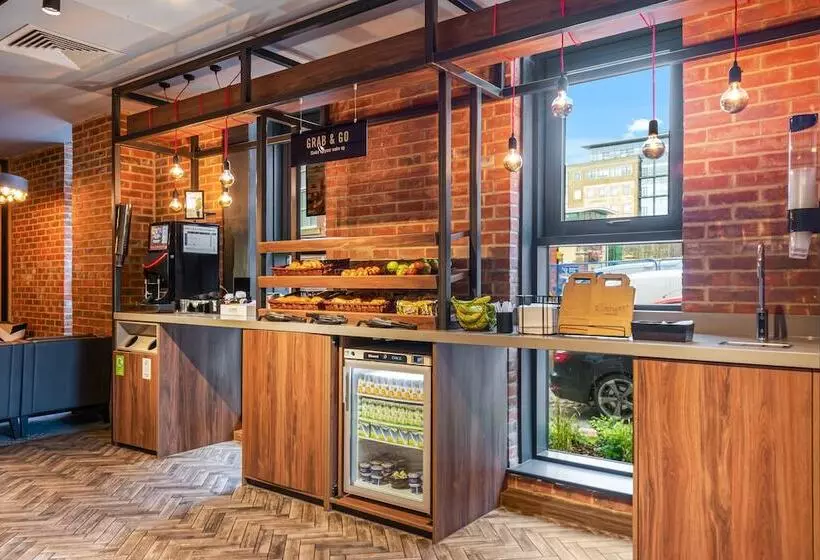 Отель Roomzzz Newcastle City